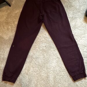Women’s perfect condition Lululemon sz 6 Maroon Jogger Pants